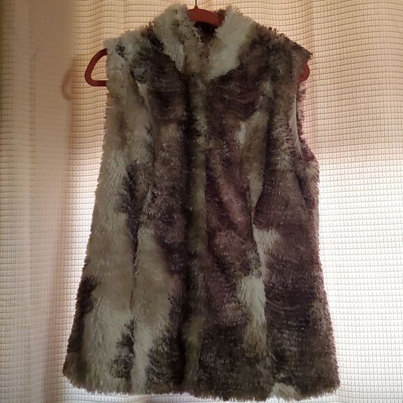 CABI Aspen Faux Fur Vest #3179 - Picture 2 of 7